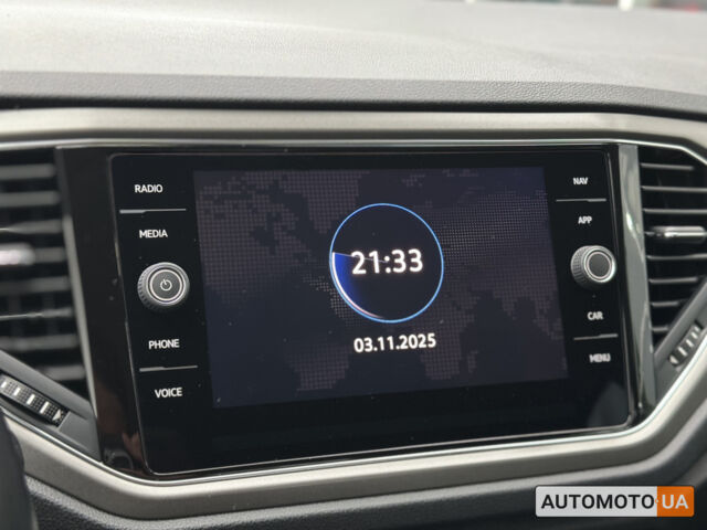 Синий Фольксваген Ти-Рок, объемом двигателя 1.5 л и пробегом 96 тыс. км за 23300 $, фото 26 на Automoto.ua