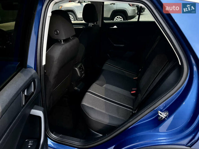 Синий Фольксваген Ти-Рок, объемом двигателя 1.5 л и пробегом 39 тыс. км за 23500 $, фото 39 на Automoto.ua