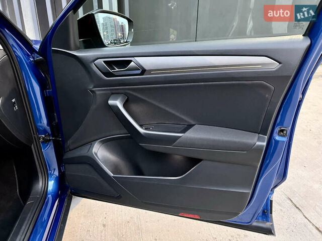Синий Фольксваген Ти-Рок, объемом двигателя 1.5 л и пробегом 39 тыс. км за 23500 $, фото 27 на Automoto.ua
