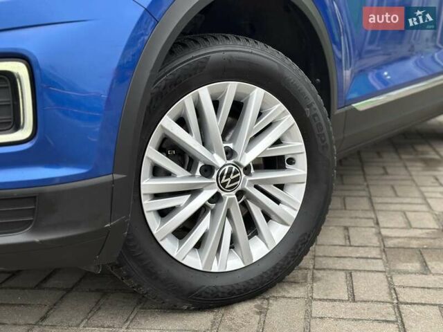 Синий Фольксваген Ти-Рок, объемом двигателя 1.5 л и пробегом 96 тыс. км за 23300 $, фото 1 на Automoto.ua