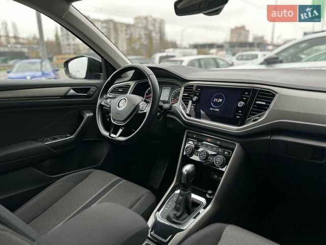 Синий Фольксваген Ти-Рок, объемом двигателя 1.5 л и пробегом 96 тыс. км за 23300 $, фото 16 на Automoto.ua