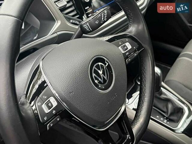 Синий Фольксваген Ти-Рок, объемом двигателя 1.5 л и пробегом 120 тыс. км за 21490 $, фото 28 на Automoto.ua