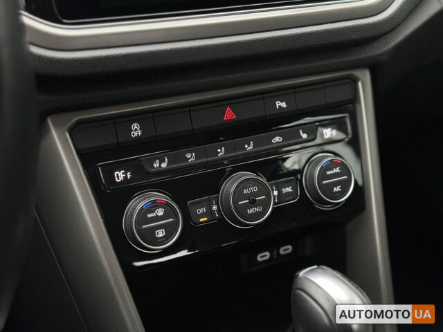 Синий Фольксваген Ти-Рок, объемом двигателя 1.5 л и пробегом 96 тыс. км за 23300 $, фото 25 на Automoto.ua