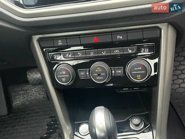 Синий Фольксваген Ти-Рок, объемом двигателя 1.5 л и пробегом 120 тыс. км за 21490 $, фото 17 на Automoto.ua