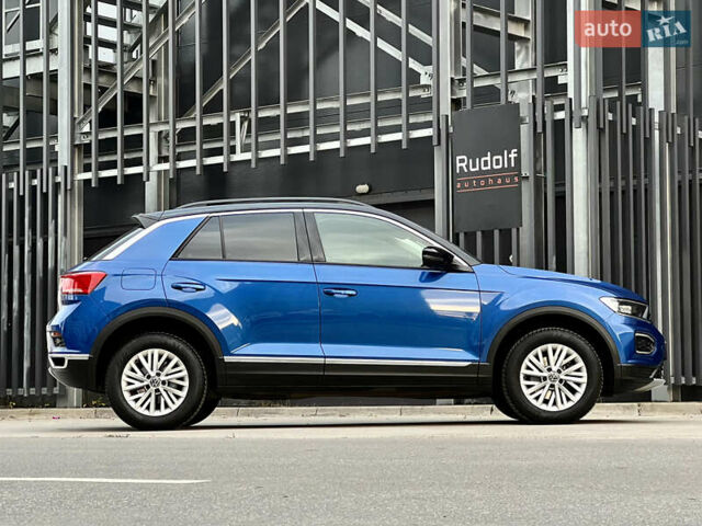 Синий Фольксваген Ти-Рок, объемом двигателя 1.5 л и пробегом 39 тыс. км за 23500 $, фото 1 на Automoto.ua