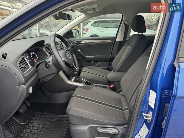 Синий Фольксваген Ти-Рок, объемом двигателя 1.5 л и пробегом 76 тыс. км за 23950 $, фото 12 на Automoto.ua