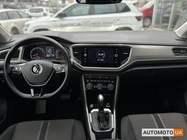 Синий Фольксваген Ти-Рок, объемом двигателя 1.5 л и пробегом 96 тыс. км за 23300 $, фото 15 на Automoto.ua