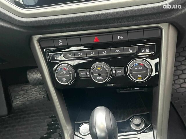 Синий Фольксваген Ти-Рок, объемом двигателя 1.5 л и пробегом 120 тыс. км за 21490 $, фото 17 на Automoto.ua