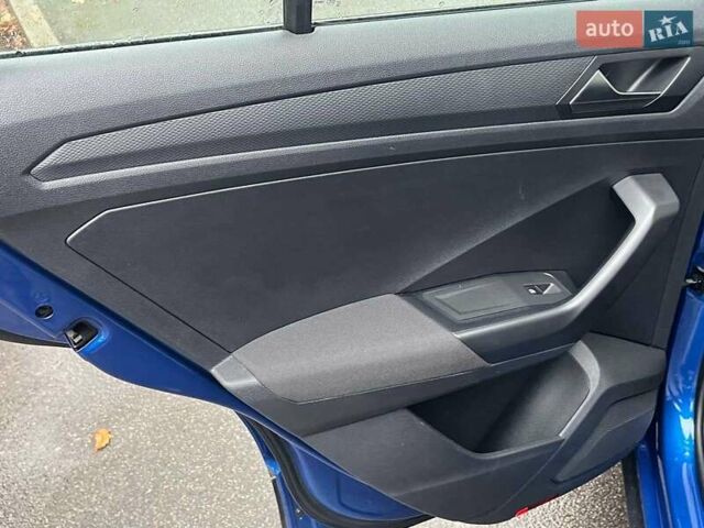 Синий Фольксваген Ти-Рок, объемом двигателя 1.5 л и пробегом 120 тыс. км за 21490 $, фото 24 на Automoto.ua
