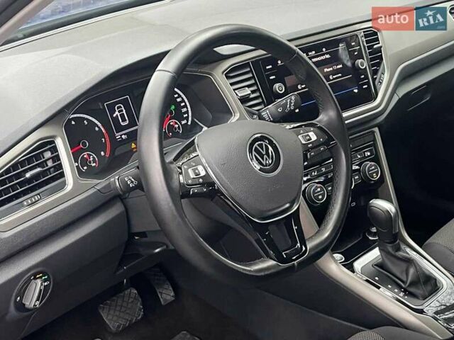 Синий Фольксваген Ти-Рок, объемом двигателя 1.5 л и пробегом 120 тыс. км за 21490 $, фото 27 на Automoto.ua