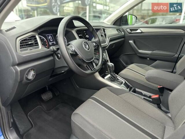 Синий Фольксваген Ти-Рок, объемом двигателя 1.5 л и пробегом 96 тыс. км за 23300 $, фото 11 на Automoto.ua