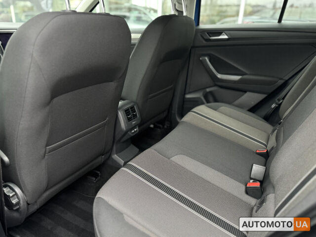 Синий Фольксваген Ти-Рок, объемом двигателя 1.5 л и пробегом 96 тыс. км за 23300 $, фото 13 на Automoto.ua