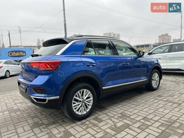 Синий Фольксваген Ти-Рок, объемом двигателя 1.5 л и пробегом 96 тыс. км за 23300 $, фото 5 на Automoto.ua