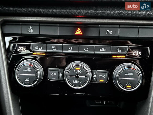 Синий Фольксваген Ти-Рок, объемом двигателя 1.5 л и пробегом 39 тыс. км за 23500 $, фото 17 на Automoto.ua