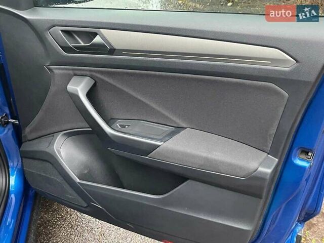 Синий Фольксваген Ти-Рок, объемом двигателя 1.5 л и пробегом 120 тыс. км за 21490 $, фото 14 на Automoto.ua