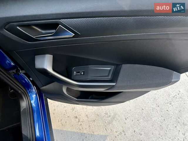 Синий Фольксваген Ти-Рок, объемом двигателя 1.5 л и пробегом 39 тыс. км за 23500 $, фото 31 на Automoto.ua