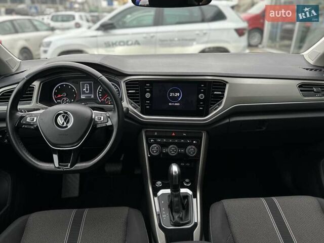 Синий Фольксваген Ти-Рок, объемом двигателя 1.5 л и пробегом 96 тыс. км за 23300 $, фото 15 на Automoto.ua