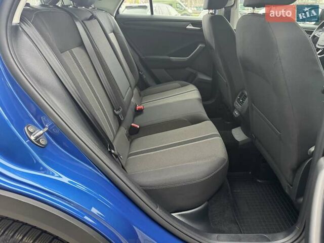Синий Фольксваген Ти-Рок, объемом двигателя 1.5 л и пробегом 76 тыс. км за 23950 $, фото 17 на Automoto.ua