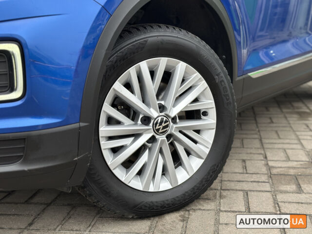 Синий Фольксваген Ти-Рок, объемом двигателя 1.5 л и пробегом 96 тыс. км за 23300 $, фото 1 на Automoto.ua