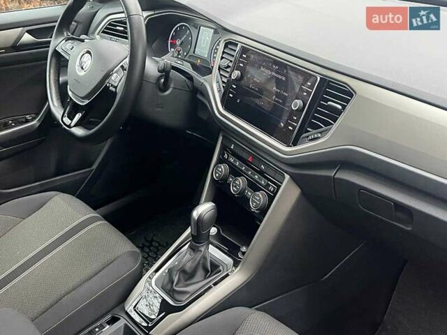 Синий Фольксваген Ти-Рок, объемом двигателя 1.5 л и пробегом 120 тыс. км за 21490 $, фото 16 на Automoto.ua