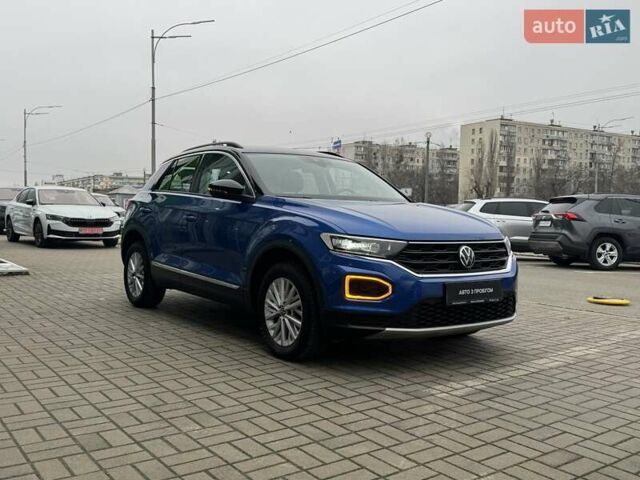 Синий Фольксваген Ти-Рок, объемом двигателя 1.5 л и пробегом 76 тыс. км за 23950 $, фото 3 на Automoto.ua