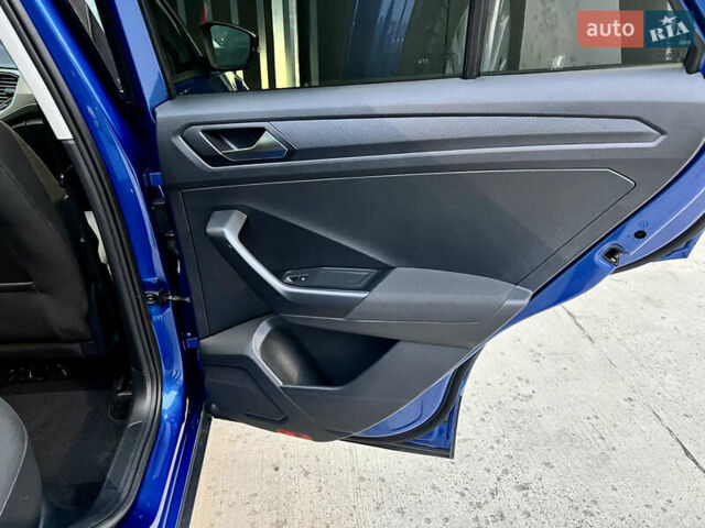 Синий Фольксваген Ти-Рок, объемом двигателя 1.5 л и пробегом 39 тыс. км за 23500 $, фото 30 на Automoto.ua