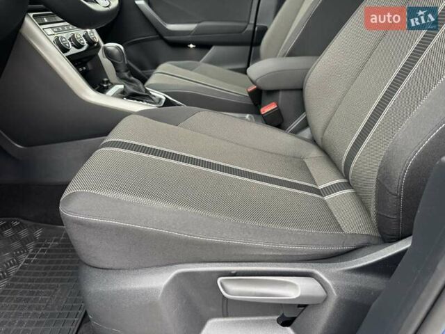 Синий Фольксваген Ти-Рок, объемом двигателя 1.5 л и пробегом 76 тыс. км за 23950 $, фото 13 на Automoto.ua