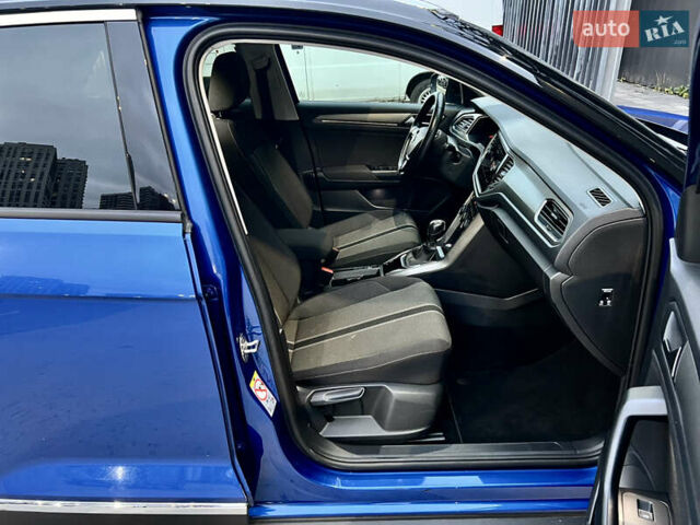 Синий Фольксваген Ти-Рок, объемом двигателя 1.5 л и пробегом 39 тыс. км за 23500 $, фото 29 на Automoto.ua