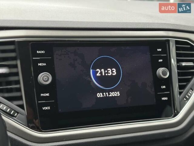 Синий Фольксваген Ти-Рок, объемом двигателя 1.5 л и пробегом 96 тыс. км за 23300 $, фото 26 на Automoto.ua