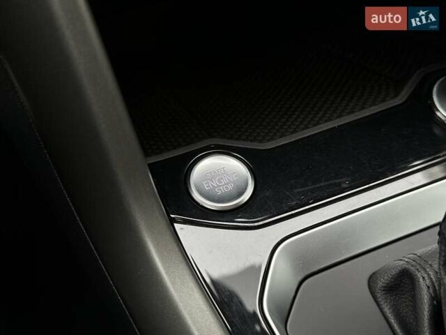 Синий Фольксваген Ти-Рок, объемом двигателя 1.5 л и пробегом 96 тыс. км за 23300 $, фото 32 на Automoto.ua