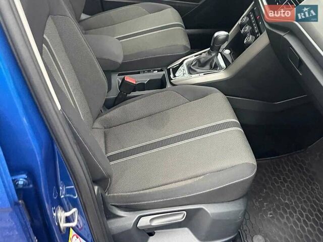 Синий Фольксваген Ти-Рок, объемом двигателя 1.5 л и пробегом 120 тыс. км за 21490 $, фото 21 на Automoto.ua