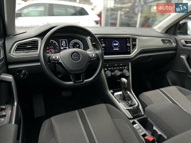 Синий Фольксваген Ти-Рок, объемом двигателя 1.5 л и пробегом 96 тыс. км за 23300 $, фото 14 на Automoto.ua