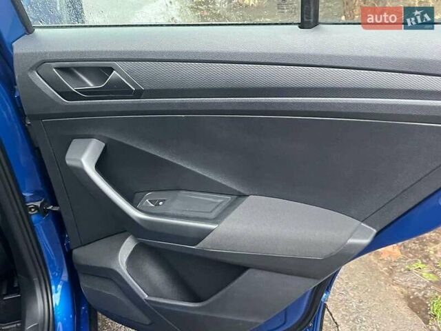 Синий Фольксваген Ти-Рок, объемом двигателя 1.5 л и пробегом 120 тыс. км за 21490 $, фото 22 на Automoto.ua