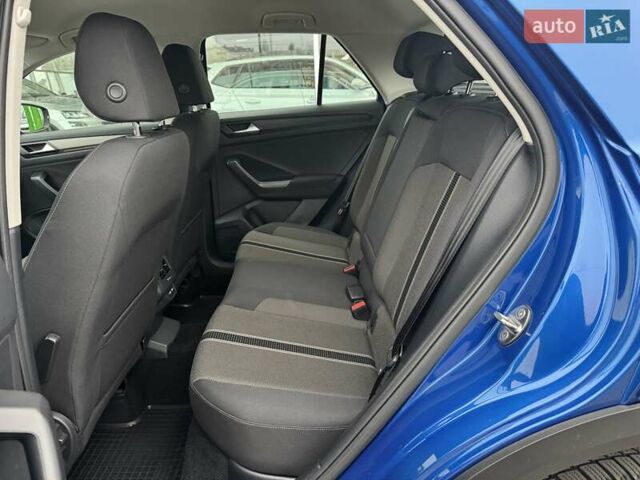 Синий Фольксваген Ти-Рок, объемом двигателя 1.5 л и пробегом 76 тыс. км за 23950 $, фото 14 на Automoto.ua