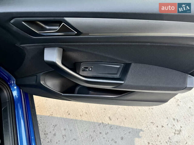 Синий Фольксваген Ти-Рок, объемом двигателя 1.5 л и пробегом 39 тыс. км за 23500 $, фото 28 на Automoto.ua