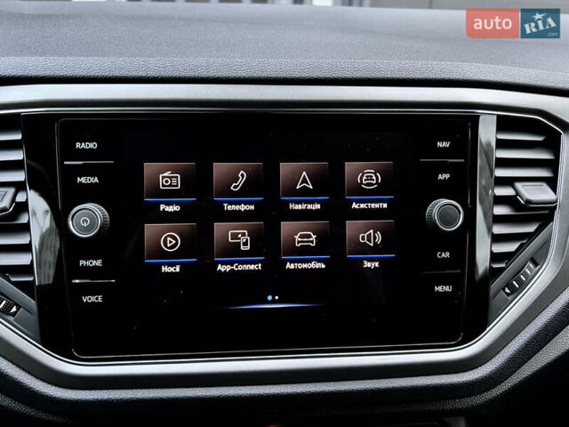 Синий Фольксваген Ти-Рок, объемом двигателя 1.5 л и пробегом 39 тыс. км за 23500 $, фото 23 на Automoto.ua