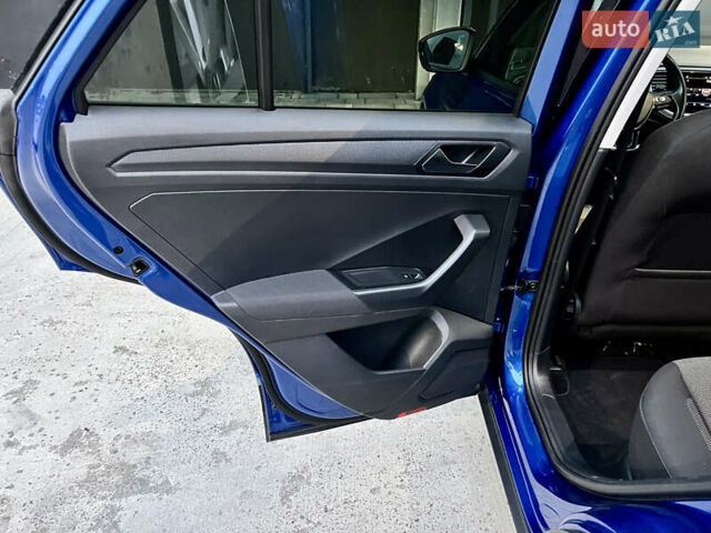 Синий Фольксваген Ти-Рок, объемом двигателя 1.5 л и пробегом 39 тыс. км за 23500 $, фото 37 на Automoto.ua