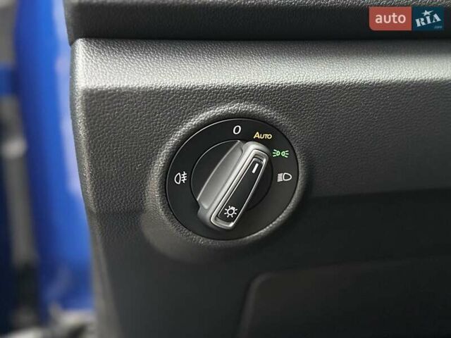 Синий Фольксваген Ти-Рок, объемом двигателя 1.5 л и пробегом 96 тыс. км за 23300 $, фото 18 на Automoto.ua