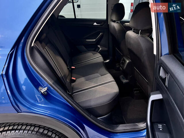 Синий Фольксваген Ти-Рок, объемом двигателя 1.5 л и пробегом 39 тыс. км за 23500 $, фото 32 на Automoto.ua