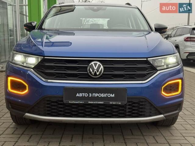 Синий Фольксваген Ти-Рок, объемом двигателя 1.5 л и пробегом 76 тыс. км за 23950 $, фото 1 на Automoto.ua