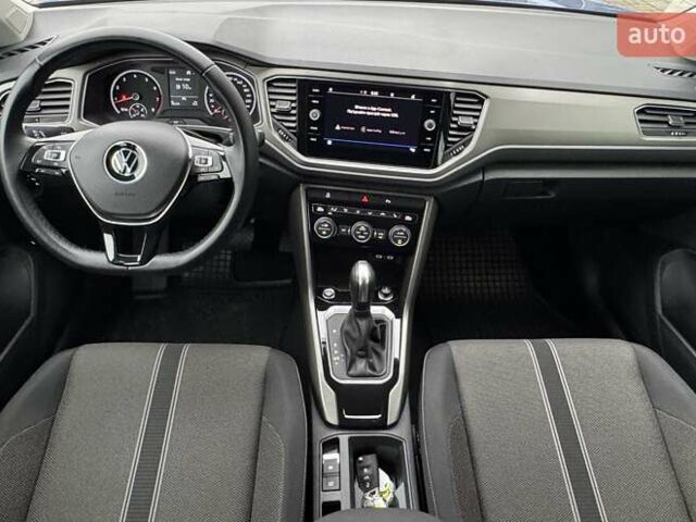 Синий Фольксваген Ти-Рок, объемом двигателя 1.5 л и пробегом 76 тыс. км за 23950 $, фото 18 на Automoto.ua