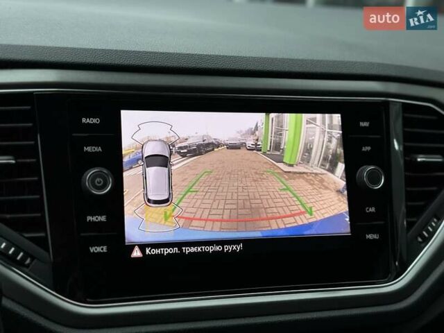 Синий Фольксваген Ти-Рок, объемом двигателя 1.5 л и пробегом 96 тыс. км за 23300 $, фото 29 на Automoto.ua