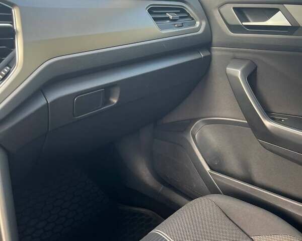 Фольксваген Ти-Рок 2021 в Киеве на Automoto.ua Синий Фольксваген Ти-Рок, объемом двигателя 1.5 л и пробегом 120 тыс. км за 22500 $, фото 13 на Automoto.ua