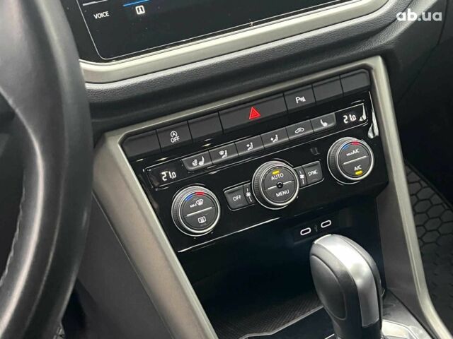 Синий Фольксваген Ти-Рок, объемом двигателя 1.5 л и пробегом 120 тыс. км за 21490 $, фото 31 на Automoto.ua