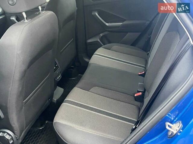 Синий Фольксваген Ти-Рок, объемом двигателя 1.5 л и пробегом 120 тыс. км за 21490 $, фото 23 на Automoto.ua