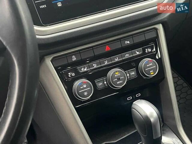 Синий Фольксваген Ти-Рок, объемом двигателя 1.5 л и пробегом 120 тыс. км за 21490 $, фото 31 на Automoto.ua