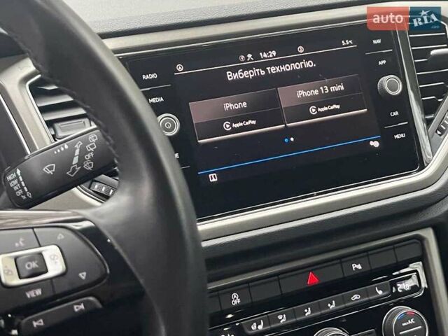 Синий Фольксваген Ти-Рок, объемом двигателя 1.5 л и пробегом 120 тыс. км за 21490 $, фото 32 на Automoto.ua