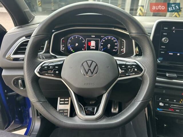 Синий Фольксваген Ти-Рок, объемом двигателя 1.5 л и пробегом 17 тыс. км за 28900 $, фото 54 на Automoto.ua