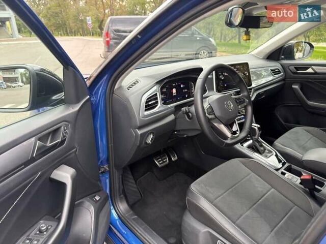 Синий Фольксваген Ти-Рок, объемом двигателя 1.5 л и пробегом 11 тыс. км за 26000 $, фото 23 на Automoto.ua