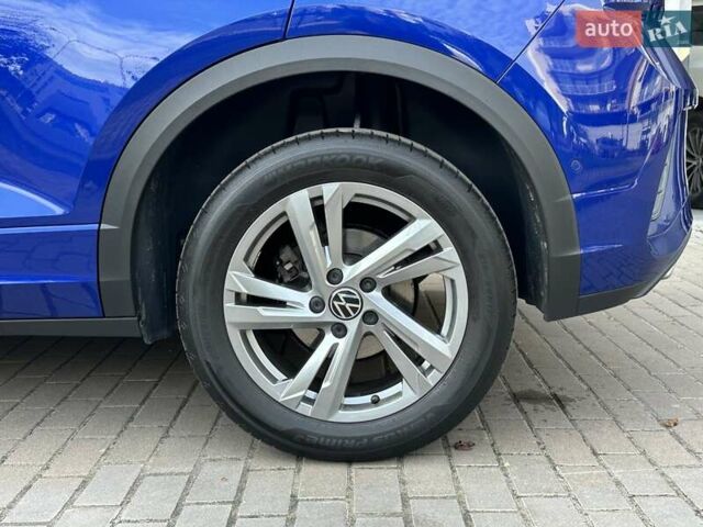 Синий Фольксваген Ти-Рок, объемом двигателя 1.5 л и пробегом 17 тыс. км за 28900 $, фото 27 на Automoto.ua